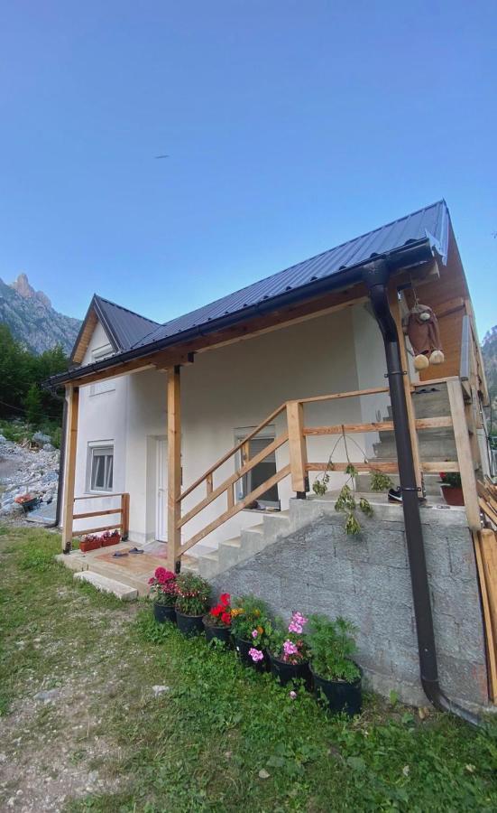 ולבונה Guesthouse Gezim Selimaj מראה חיצוני תמונה