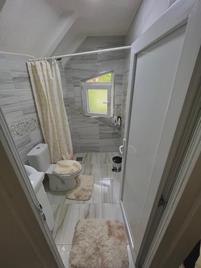 ולבונה Guesthouse Gezim Selimaj מראה חיצוני תמונה